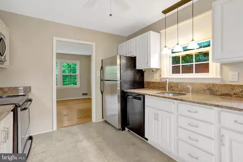 Kitchen - 8706 Fox Ridge Rd, Springfield, VA 22152 photo 4 of 4