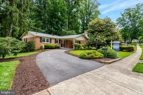 Exterior - 8706 Fox Ridge Rd, Springfield, VA 22152 photo 1 of 16