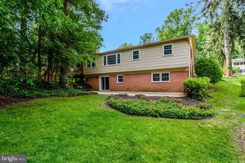Exterior - 8706 Fox Ridge Rd, Springfield, VA 22152 photo 12 of 16