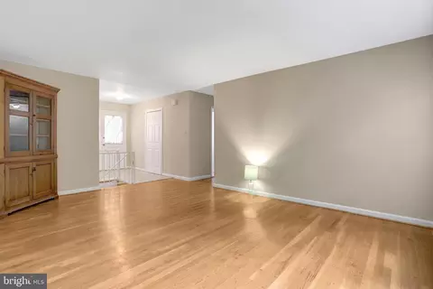 Living - 8706 Fox Ridge Rd, Springfield, VA 22152 photo 6 of 10