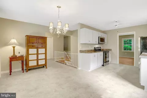 Entry Way - 8706 Fox Ridge Rd, Springfield, VA 22152 photo 3 of 4