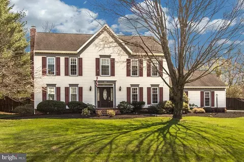 13615 Copper Ridge Dr, Herndon, VA 20171