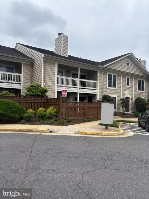 6051 B Essex House Sq #B, Alexandria, VA 22310