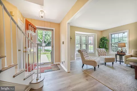 5932 Queenston St, Springfield, VA 22152 photo 2