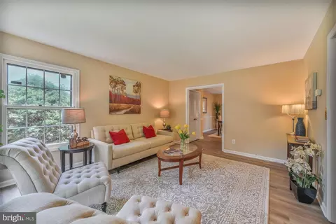 5932 Queenston St, Springfield, VA 22152 photo 5