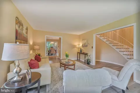 5932 Queenston St, Springfield, VA 22152 photo 3