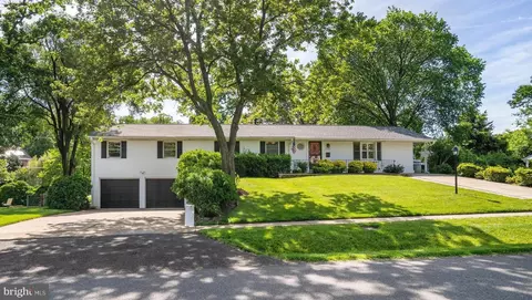 5101 Ampthill Dr, Alexandria, VA 22312