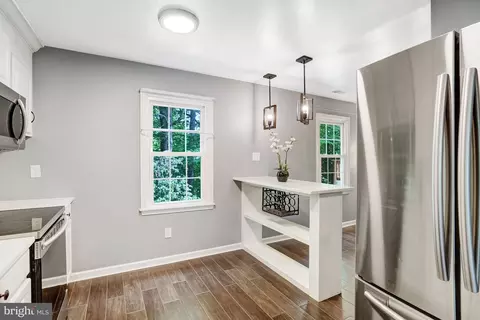 8378 Uxbridge Ct, Springfield, VA 22151 photo 5