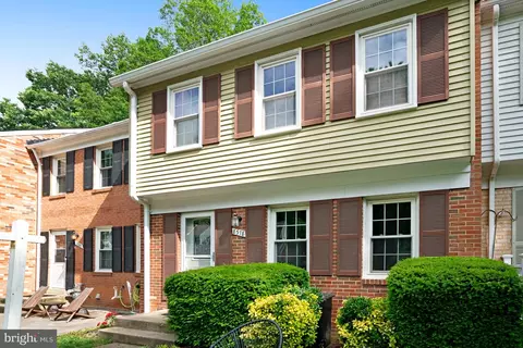 8378 Uxbridge Ct, Springfield, VA 22151