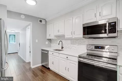 8378 Uxbridge Ct, Springfield, VA 22151 photo 6