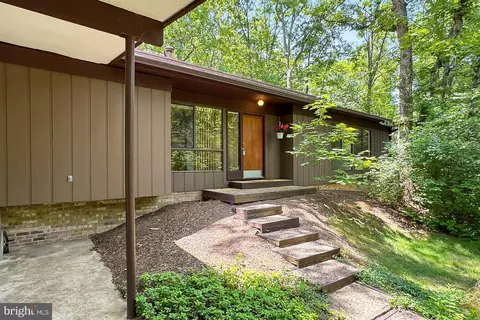 1314 Westhills Ln, Reston, VA 20190