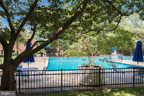3100 S Manchester St S #915, Falls Church, VA 22044