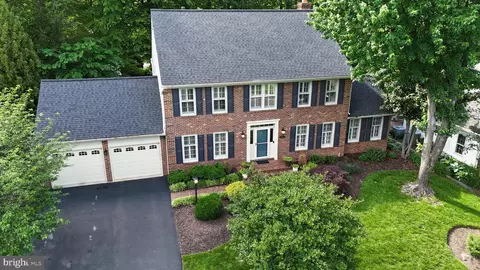 8346 Argent Cir, Fairfax Station, VA 22039