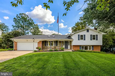 2525 Lakevale Dr, Vienna, VA 22181