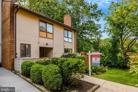 11712 Indian Ridge Rd, Reston, VA 20191