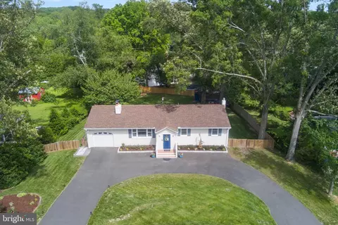 8313 Accotink Rd, Lorton, VA 22079