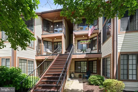 6022 Curtier Dr #E, Alexandria, VA 22310