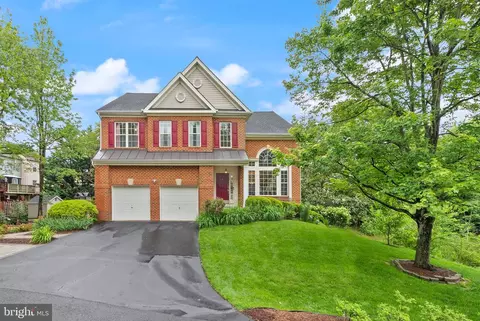 5881 Linden Creek Ct, Centreville, VA 20120