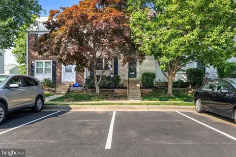 7333 Crestleigh Cir, Alexandria, VA 22315