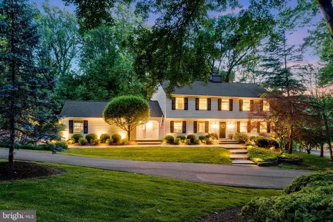 1052 Leigh Mill Rd, Great Falls, VA 22066