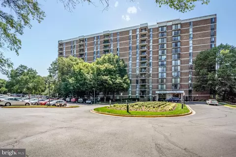 2300 Pimmit Dr #817, Falls Church, VA 22043
