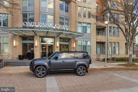 8220 Crestwood Heights Dr #407, Mclean, VA 22102