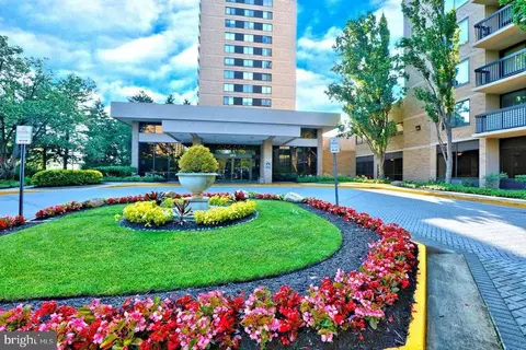 3709 S George Mason Dr #305, Falls Church, VA 22041