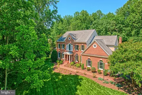 1296 Newkirk Ct, Vienna, VA 22182