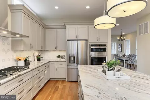 7017 Ridge Dr, Alexandria, VA 22306