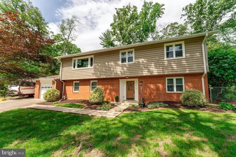 8701 Greystone Pl, Alexandria, VA 22309