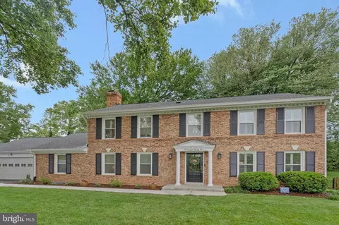 9825 Vale Rd, Vienna, VA 22181