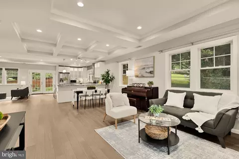 3124 Chepstow Ln, Falls Church, VA 22042