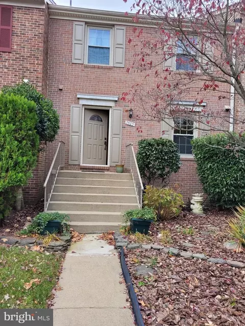 7520 Amesbury Ct, Alexandria, VA 22315