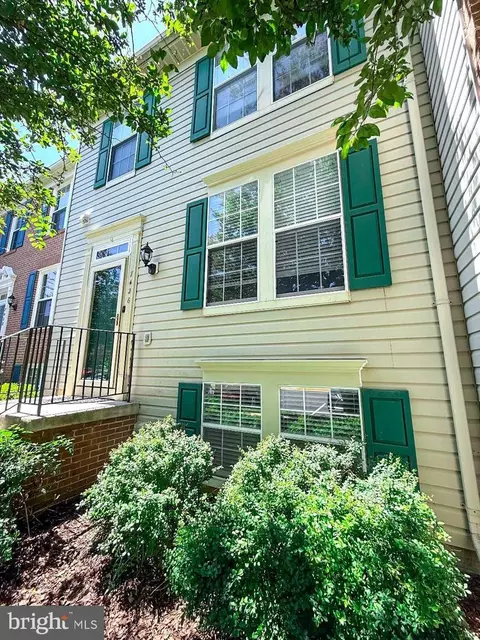 7426 Gadsby Sq, Alexandria, VA 22315