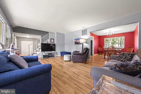 6103 Sherborn Ln, Springfield, VA 22152 photo 2