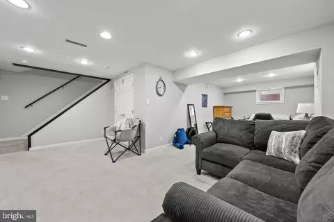 6103 Sherborn Ln, Springfield, VA 22152 photo 4