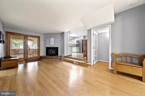 6103 Sherborn Ln, Springfield, VA 22152 photo 3