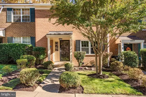 2249 Gunsmith Sq, Reston, VA 20191