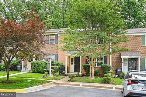 2249 Gunsmith Sq, Reston, VA 20191 photo 2