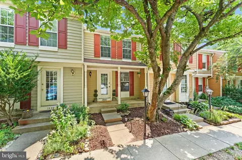 1941 Sagewood Ln, Reston, VA 20191