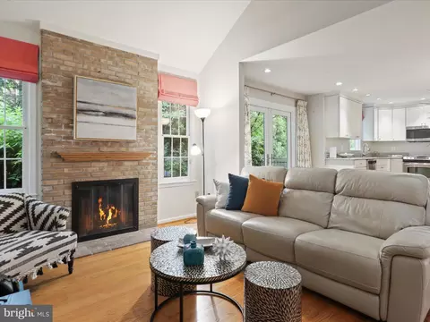 Living - 1564 Mclean Commons Ct, Mclean, VA 22101 photo 4 of 9