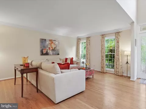 Living - 1564 Mclean Commons Ct, Mclean, VA 22101 photo 2 of 9