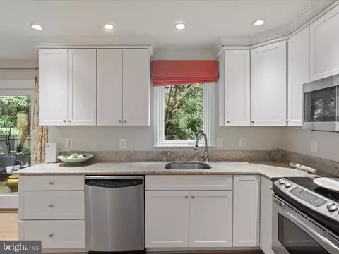 Kitchen - 1564 Mclean Commons Ct, Mclean, VA 22101 photo 4 of 4