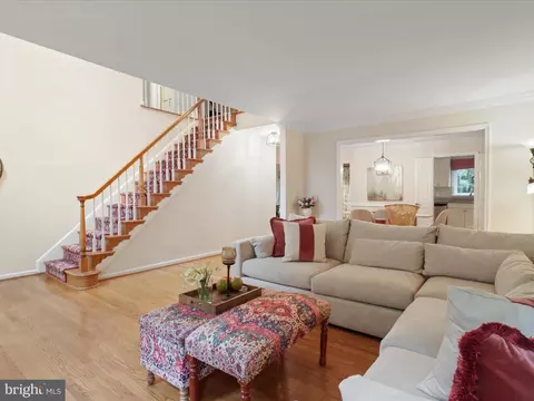 Living - 1564 Mclean Commons Ct, Mclean, VA 22101 photo 3 of 9