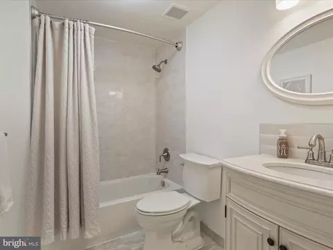 Bath - 1564 Mclean Commons Ct, Mclean, VA 22101 photo 5 of 5