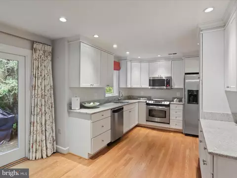 Kitchen - 1564 Mclean Commons Ct, Mclean, VA 22101 photo 3 of 4