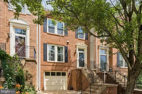 5562 Jowett Ct, Alexandria, VA 22315