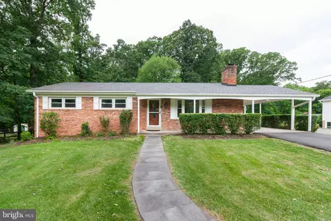 4510 Village Dr, Fairfax, VA 22030