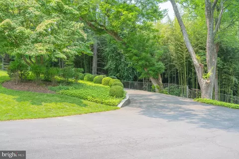 Exterior - 9020 Old Dominion Dr, Mclean, VA 22102 photo 10 of 19