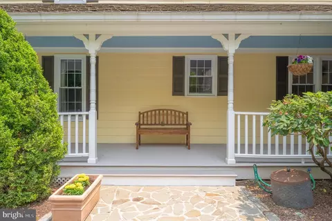 Exterior - 9020 Old Dominion Dr, Mclean, VA 22102 photo 3 of 19